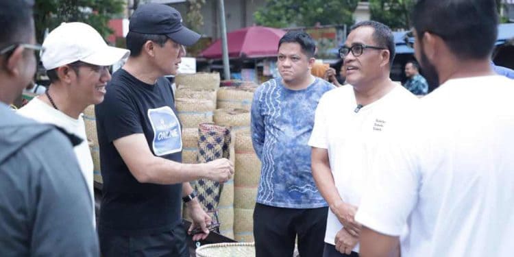 Kunjungan ke Pasar Kerajinan Amuntai, Bank Kalsel Komitmen Terus Dukung UMKM Lokal
