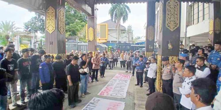 Didemo, Walikota Banjarmasin Janji Evaluasi Urgensi Kebijakan Penggunaan Anggaran