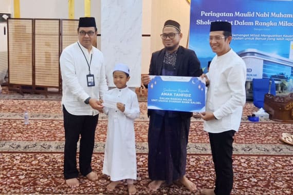 Bank Kalsel Salurkan Berbagai bantuan Pada Milad ke-22 Unit Usaha Syariah.
