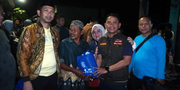Tinjau Banjir di Sungai Gampa hingga Kampung Sasirangan, Walikota Salurkan Bantuan UPZ Bank Kalsel