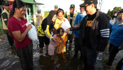 Salurkan Bantuan Banjir, Wagub Hasnuryadi Dengarkan Langsung Keluhan Warga