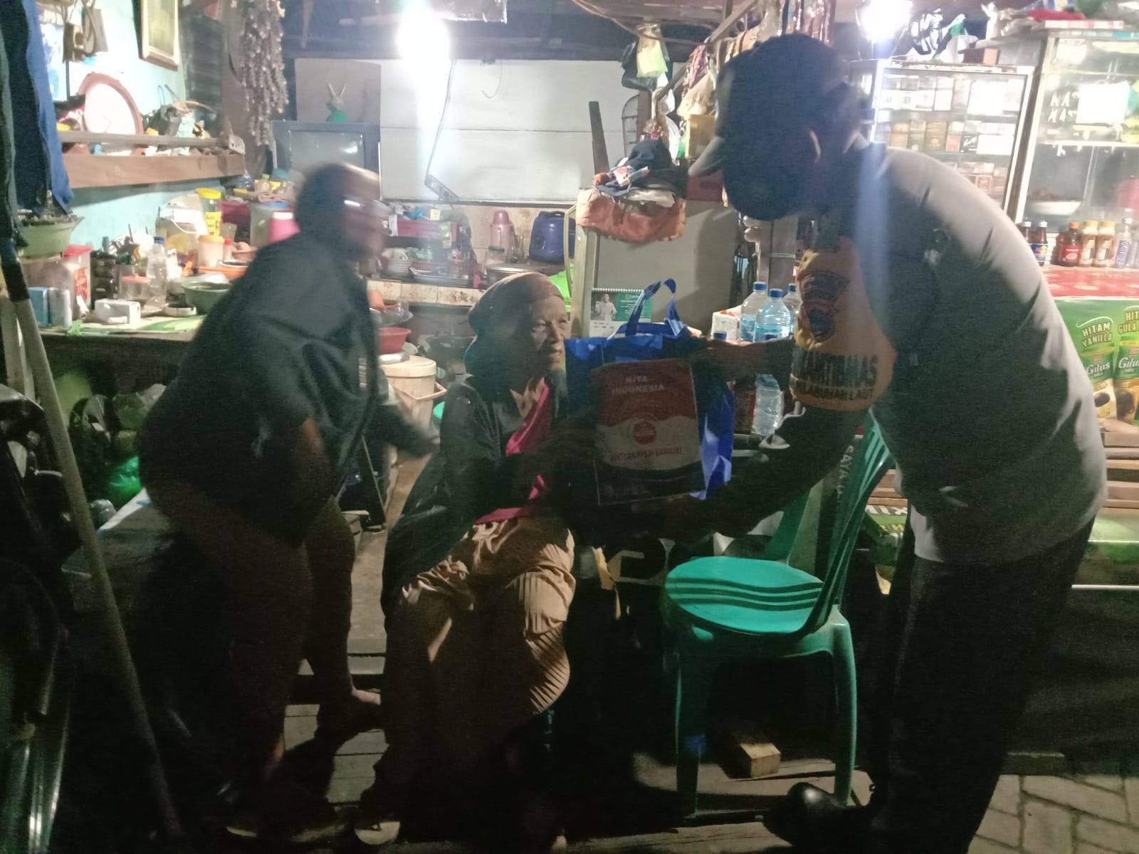 Operasi Yustisi PPKM Level IV, Polresta Banjarmasin Kembali Bagi-bagi Sembako